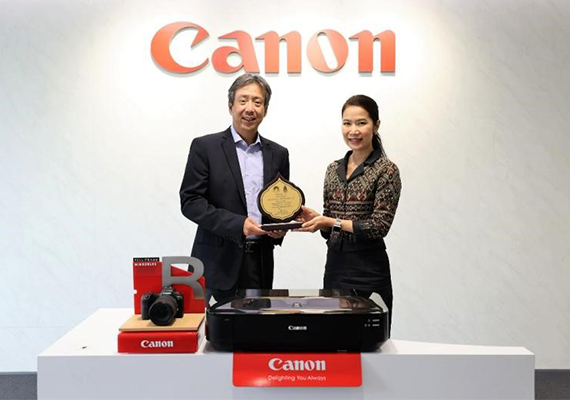 Canon Receives an Honor Plaque from the Ministry of Culture for Supporting the 241st Anniversary of the Foundation of Rattanakosin Event