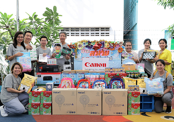 "Canon Volunteer" Activity Uplifts Underprivileged Youth By Providing Essential Supplies to the Foundation for Slum Childcare in Klong Toei