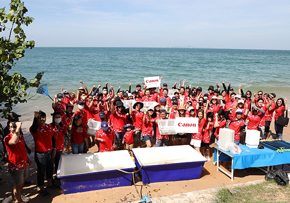 Canon Organizes its “36th Canon Volunteer” Activity, Restoring Sea Ecosystem with Sandbar Shark Release and Beach Cleanup in Chonburi Province