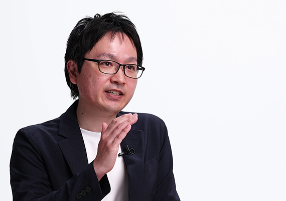 RF100mm F2.8 L MACRO IS USM Optical Designer Interview_570x400